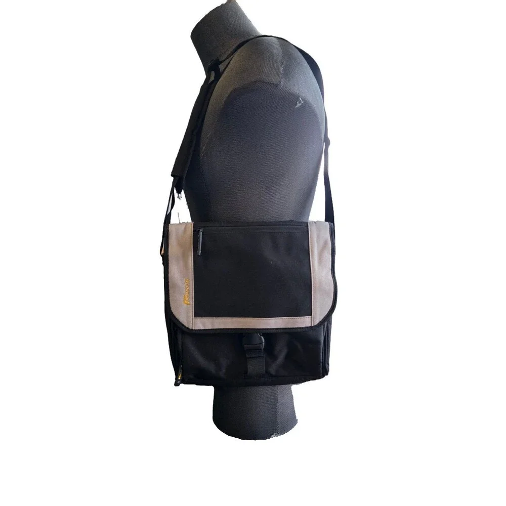 Targus Messenger Bag Black Grey Nylon Tech Tablet Laptop Crossbody Travel Case